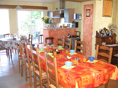 Petit-déjeuner dans la salle à manger